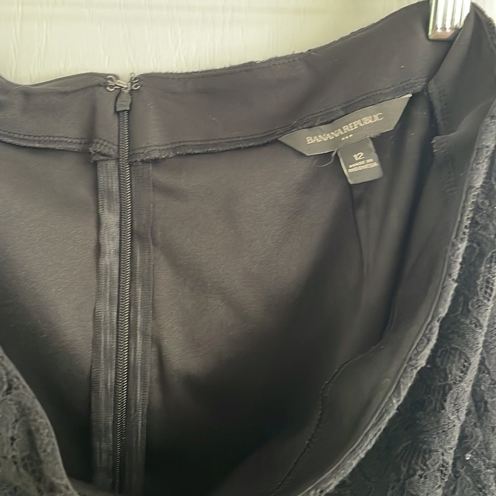 Banana Republic pencil lace skirt - Picture 5 of 8